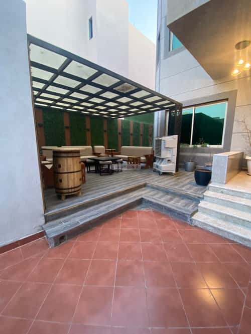 فيلا 412 متر مربع شرقية على شارع 15م العقيق، شمال الرياض، الرياض