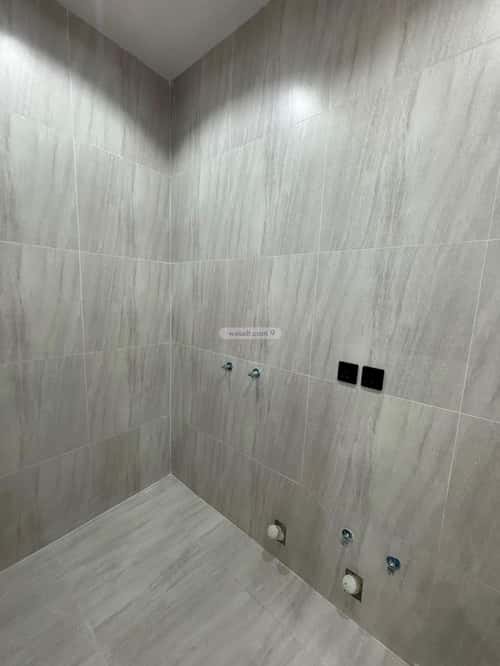 Floor 212 SQM with 6 Bedrooms Ar Rabie, Khamis Mushait
