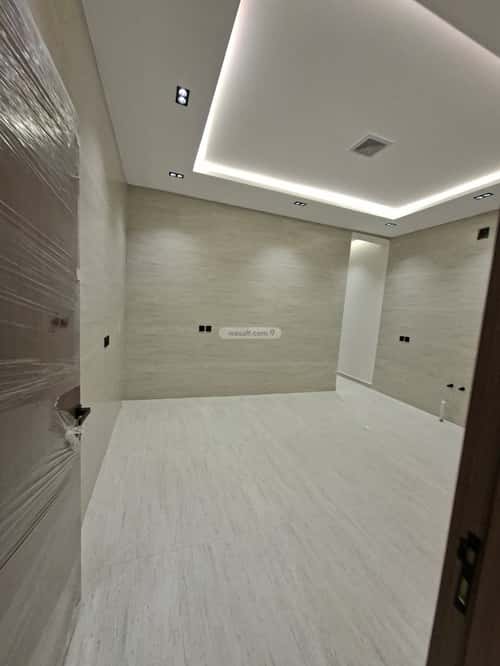 Floor with 5 Bedrooms Al-Janadriyah, East Riyadh, Riyadh
