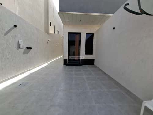 Floor 212 SQM with 5 Bedrooms Al-Janadriyah, East Riyadh, Riyadh