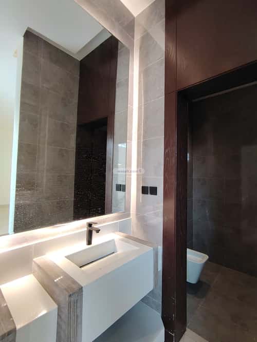 Floor 192 SQM with 5 Bedrooms Al-Muanisiyah, East Riyadh, Riyadh