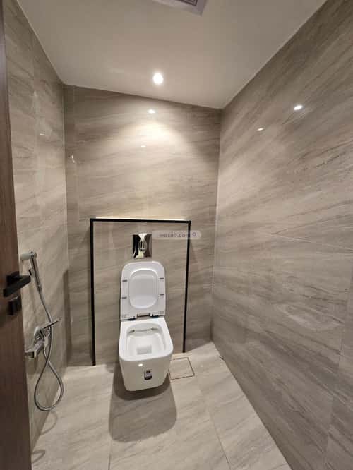 فيلا 260 متر مربع جنوبية على شارع 20م الرمال، شرق الرياض، الرياض