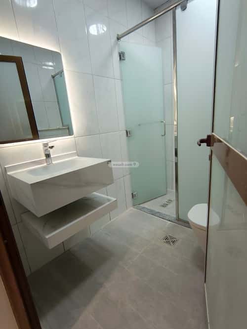 شقة 2470 متر مربع بغرفتين القشلة، الظهران