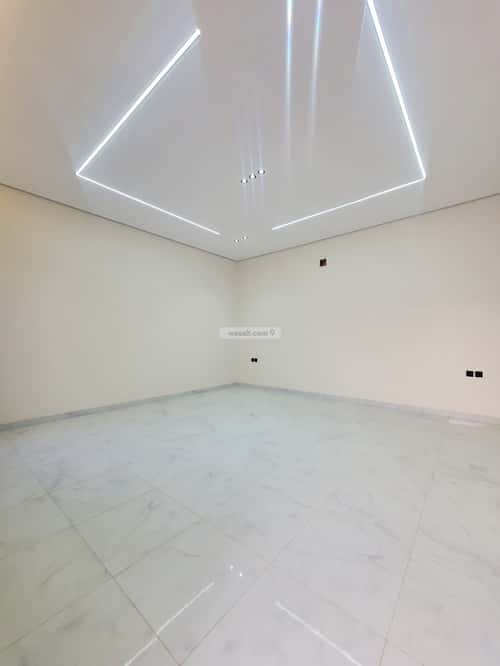 Floor with 5 Bedrooms Al-Janadriyah, East Riyadh, Riyadh