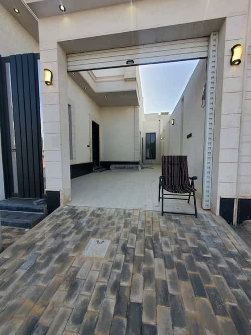 Floor with 5 Bedrooms Al-Janadriyah, East Riyadh, Riyadh