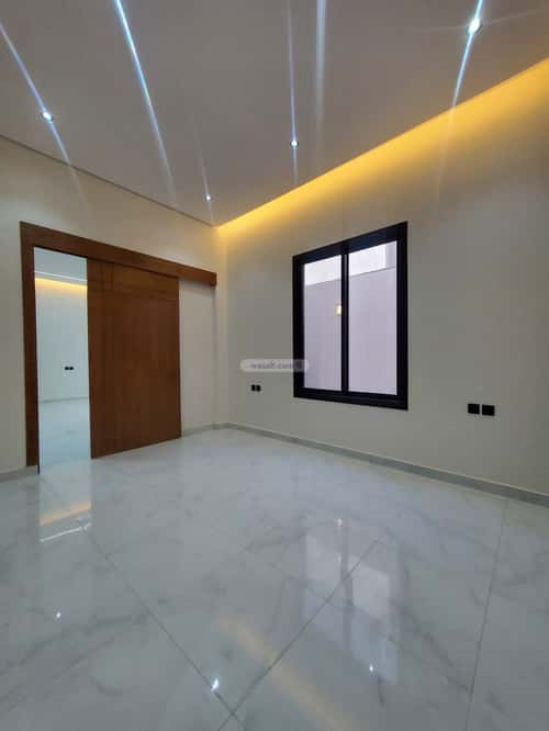 Floor with 5 Bedrooms Al-Janadriyah, East Riyadh, Riyadh