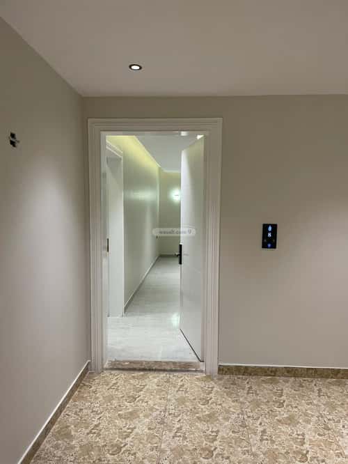 شقة الحمراء، الخبر