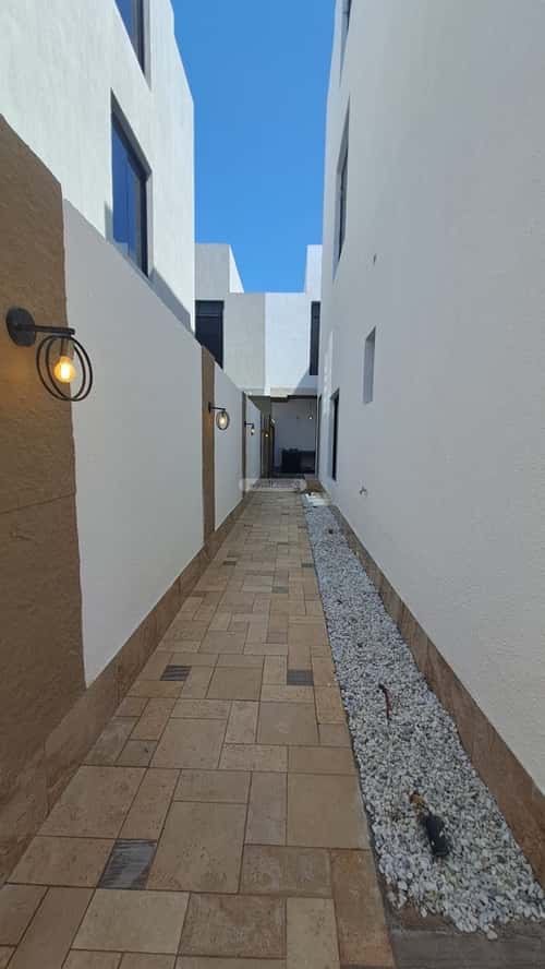 فيلا 629 متر مربع شرقية على شارع 15م الشراع، شمال جدة، جدة