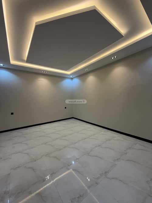 فيلا 347 متر مربع شرقية على شارع 15م الشرف، خميس مشيط