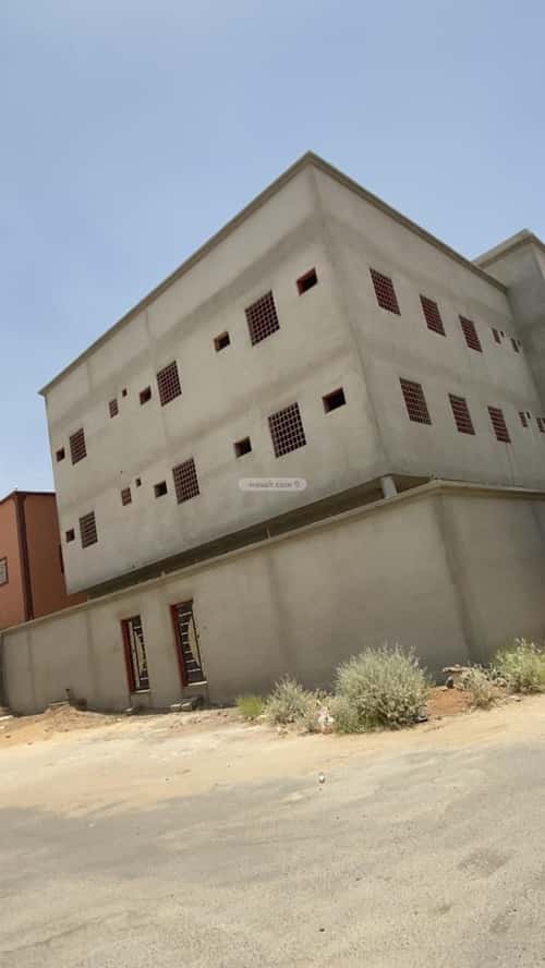 Building 760 SQM Facing East The University, Najran