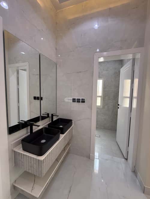 فيلا 374 متر مربع شمالية على شارع 20م اليرموك، خميس مشيط