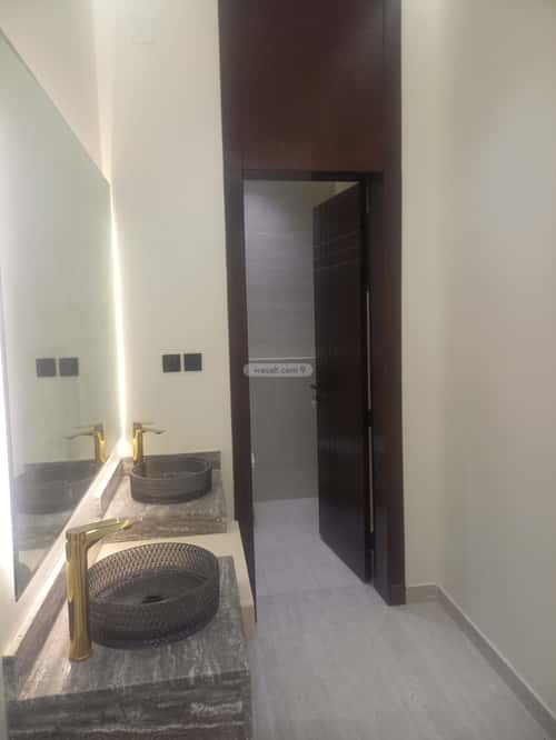 فيلا 300 متر مربع شرقية على شارع 15م الفيصلية، الخرج