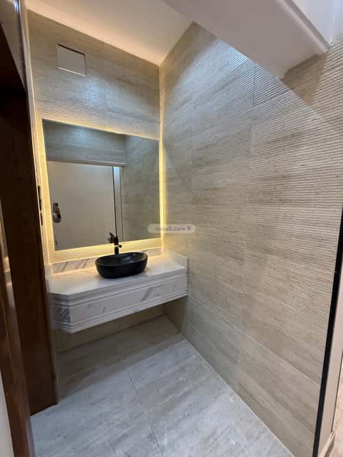 فيلا 347 متر مربع شرقية على شارع 15م الوسام، خميس مشيط