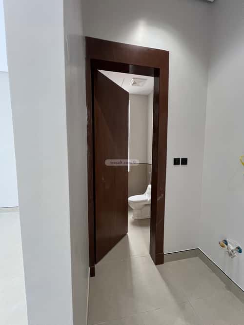 Floor 360 SQM with 6 Bedrooms Al-Janadriyah, East Riyadh, Riyadh