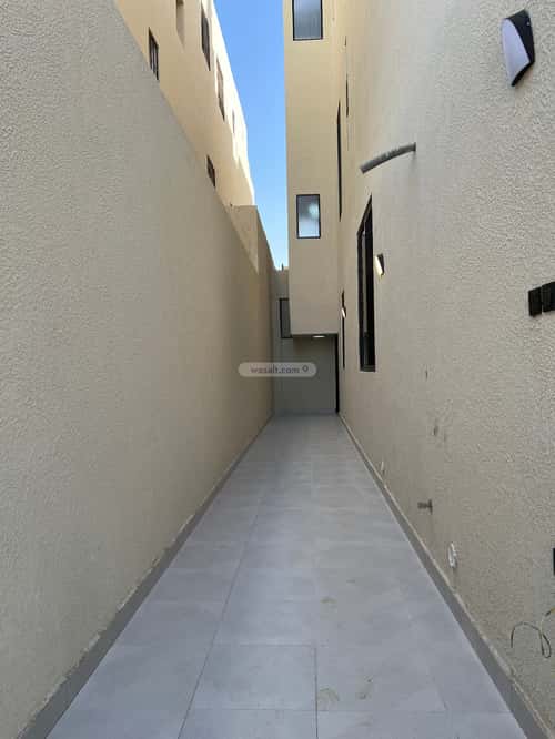Floor 360 SQM with 6 Bedrooms Al-Janadriyah, East Riyadh, Riyadh
