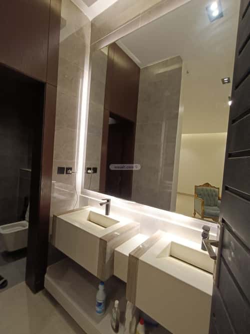 Floor 192 SQM with 5 Bedrooms Al-Muanisiyah, East Riyadh, Riyadh