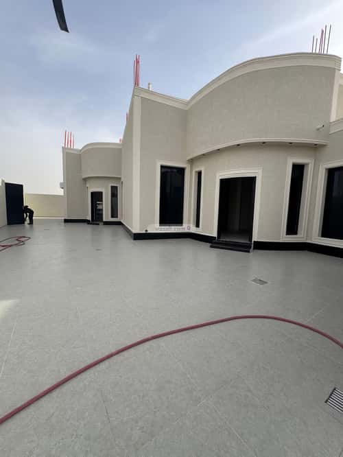 Floor 544 SQM with 4 Bedrooms As Safa, Eanizah