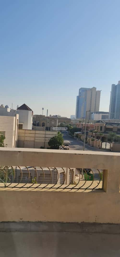 فيلا 840 متر مربع جنوبية على شارع 18م الكورنيش، الخبر