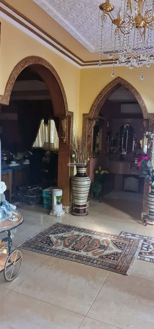 فيلا 840 متر مربع جنوبية على شارع 18م الكورنيش، الخبر
