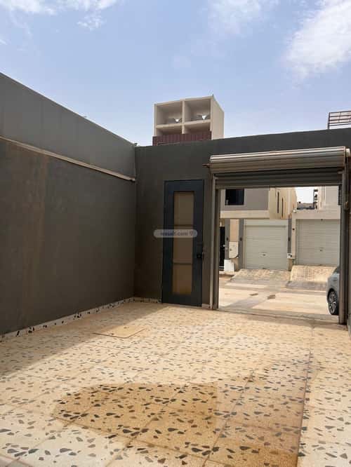 دور نصف مفروشة 176 متر مربع ب 4 غرف عكاظ، جنوب الرياض، الرياض