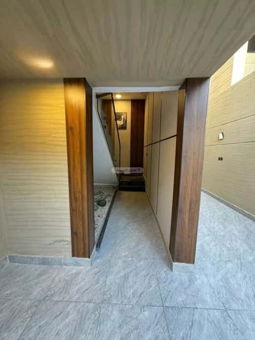 Floor 183 SQM with 6 Bedrooms Al-Muanisiyah, East Riyadh, Riyadh