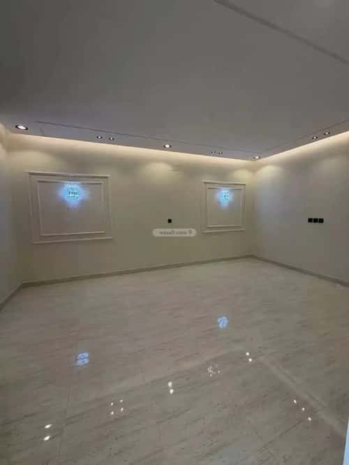 Apartment 201 SQM with 6 Bedrooms North Of Solidarity, Khamis Mushait