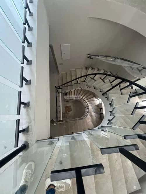 فيلا 333 متر مربع شمالية على شارع 30م الصواري، الخبر