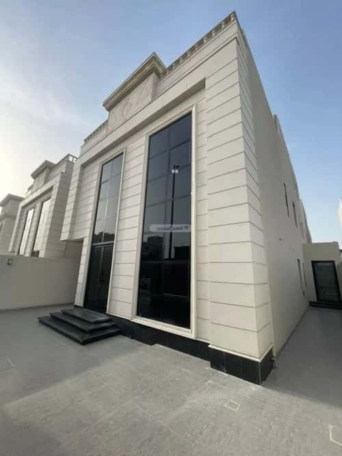 فيلا 312 متر مربع جنوبية على شارع 15م الصواري، الخبر