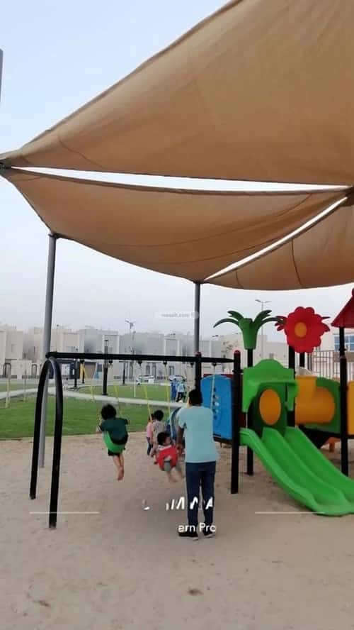 فيلا 275 متر مربع شرقية على شارع 20م الأمواج، الخبر