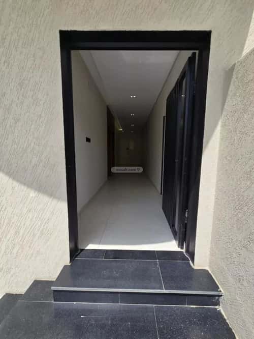 فيلا 593 متر مربع شرقية على شارع 15م القراحين، الطائف