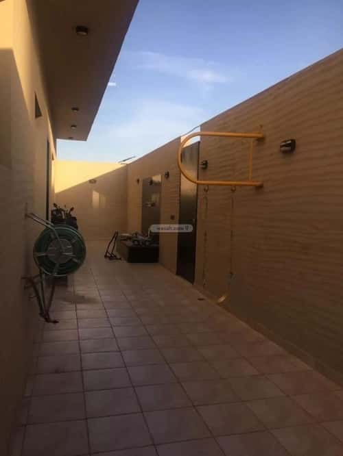 فيلا 240 متر مربع شمالية غربية على شارع 25م عكاظ، جنوب الرياض، الرياض