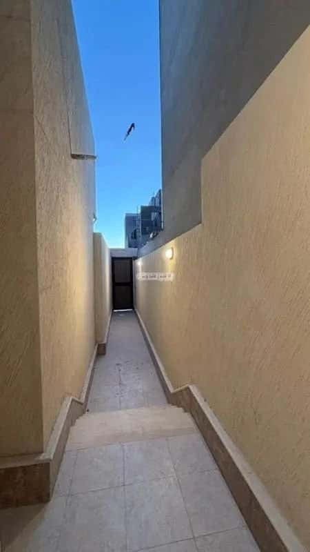 Floor 300 SQM with 5 Bedrooms Haya Nabla, Madinah