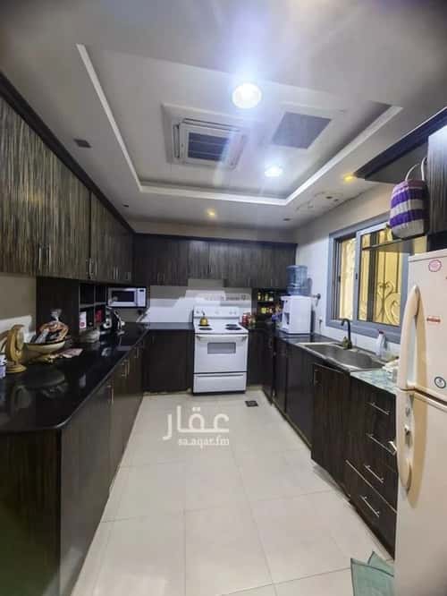 فيلا 250 متر مربع شرقية على شارع 15م العارض، شمال الرياض، الرياض