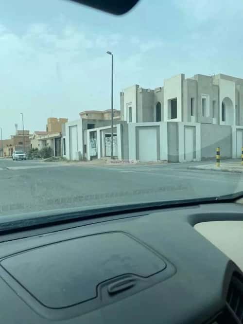 فيلا 700 متر مربع جنوبية غربية على شارع 20م الحزم، الرس