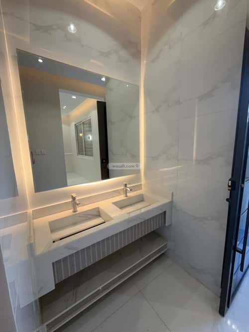 Floor 212 SQM with 6 Bedrooms Al Zahoor, Abha
