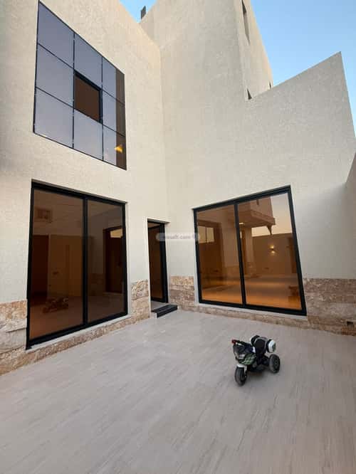 Villa 372 SQM Facing East on 20m Width Street Al-Mahdiyah, West Riyadh, Riyadh