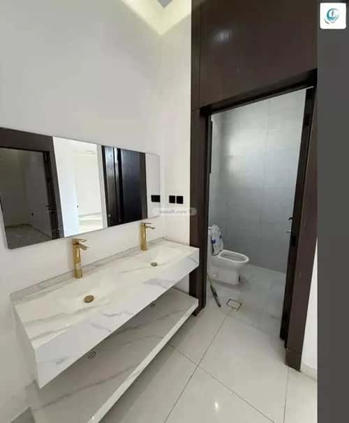 Floor 201 SQM with 5 Bedrooms Al-Janadriyah, East Riyadh, Riyadh