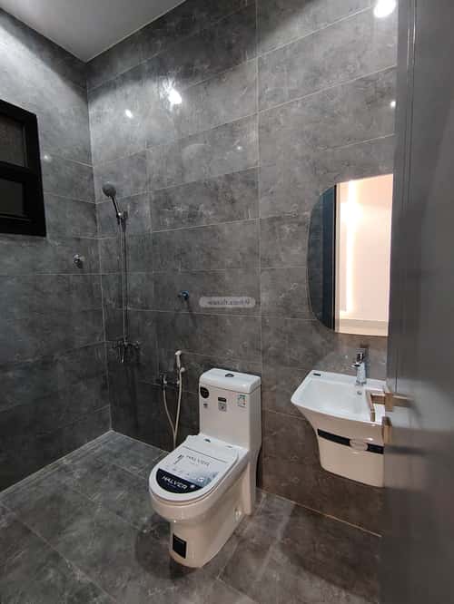 Floor with 5 Bedrooms Al-Qadisiyah, East Riyadh, Riyadh