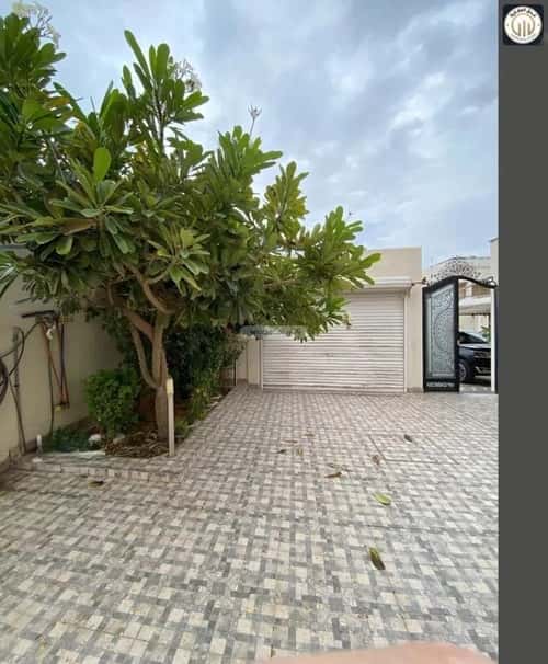 فيلا 484 متر مربع جنوبية على شارع 25م الفيصلية، الدمام