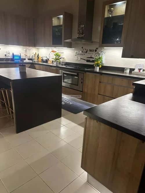 فيلا 200 متر مربع شمالية على شارع 15م القيروان، شمال الرياض، الرياض