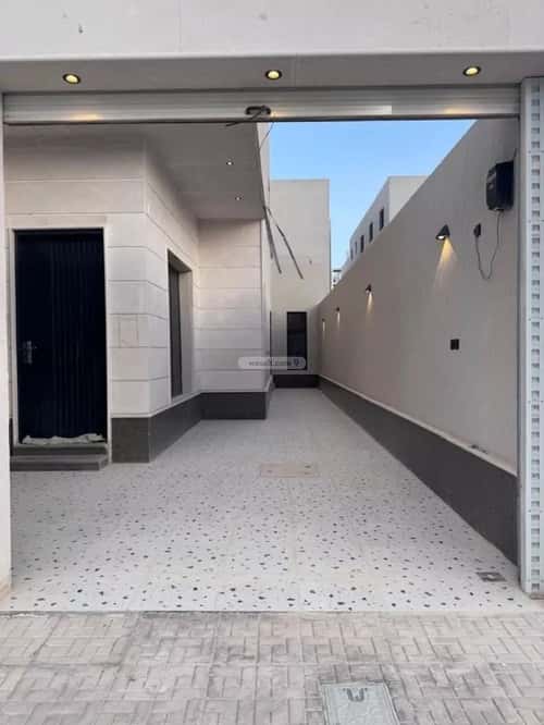 Villa 328 SQM Facing North with 5 Bedrooms Al-Janadriyah, East Riyadh, Riyadh