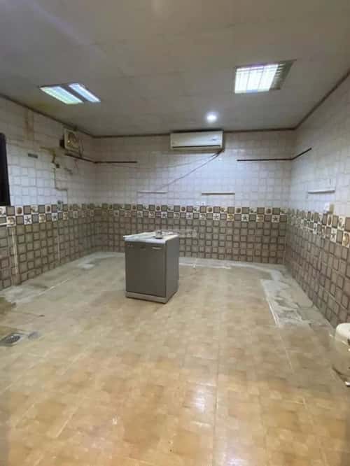فيلا 500 متر مربع غربية على شارع 20م إشبيلية، شرق الرياض، الرياض
