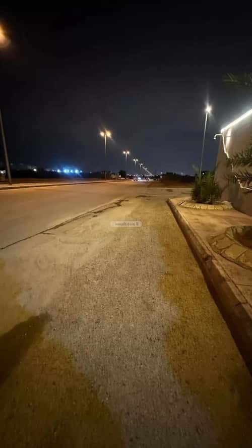 أرض 702 متر مربع شمالية شرقية على شارع 36م ظهره العودة غرب، الدرعية