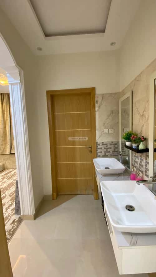 Floor with 5 Bedrooms Al-Yarmuk, East Riyadh, Riyadh