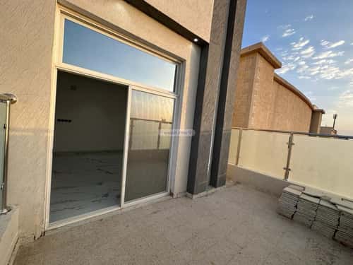 فيلا 300 متر مربع شرقية على شارع 30م الورود، الخرج