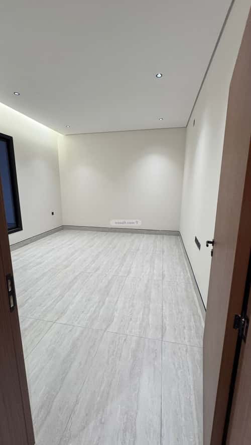 Floor with 5 Bedrooms Al-Janadriyah, East Riyadh, Riyadh