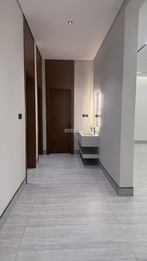 Floor with 5 Bedrooms Al-Janadriyah, East Riyadh, Riyadh