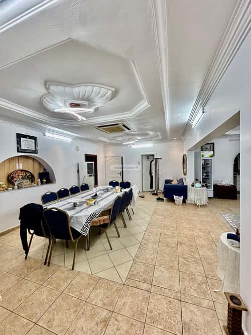 Building 772 SQM with 4 Floors Facing South Alzahraa, Makkah Al Mukarramah