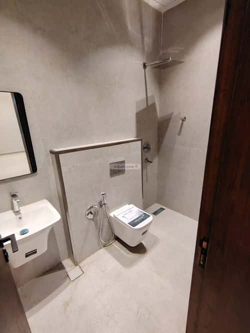 Floor 315 SQM with 5 Bedrooms Al-Janadriyah, East Riyadh, Riyadh