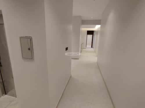 Floor 315 SQM with 5 Bedrooms Al-Janadriyah, East Riyadh, Riyadh